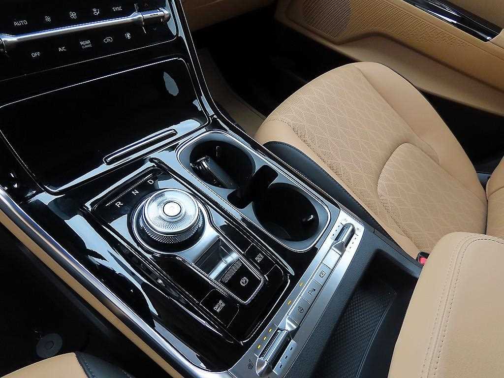 KIA Carnival - Vista 10