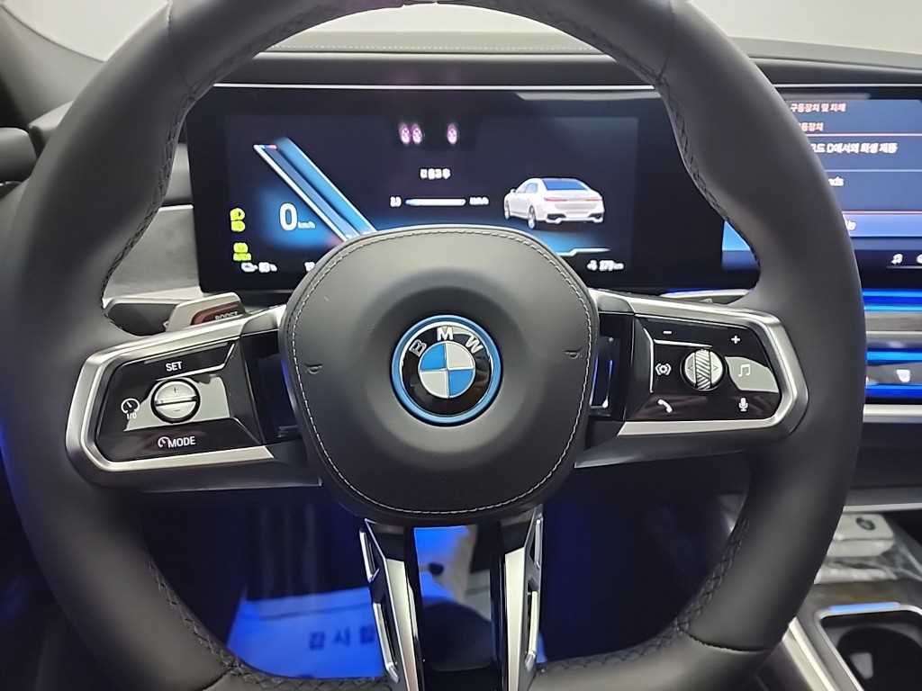 BMW i7 - Vista 10