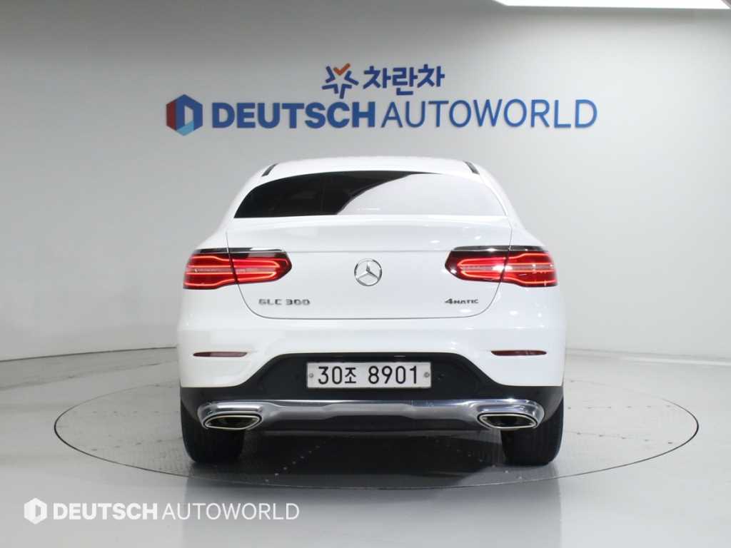 Mercedes Benz GLC Class - Vista 4