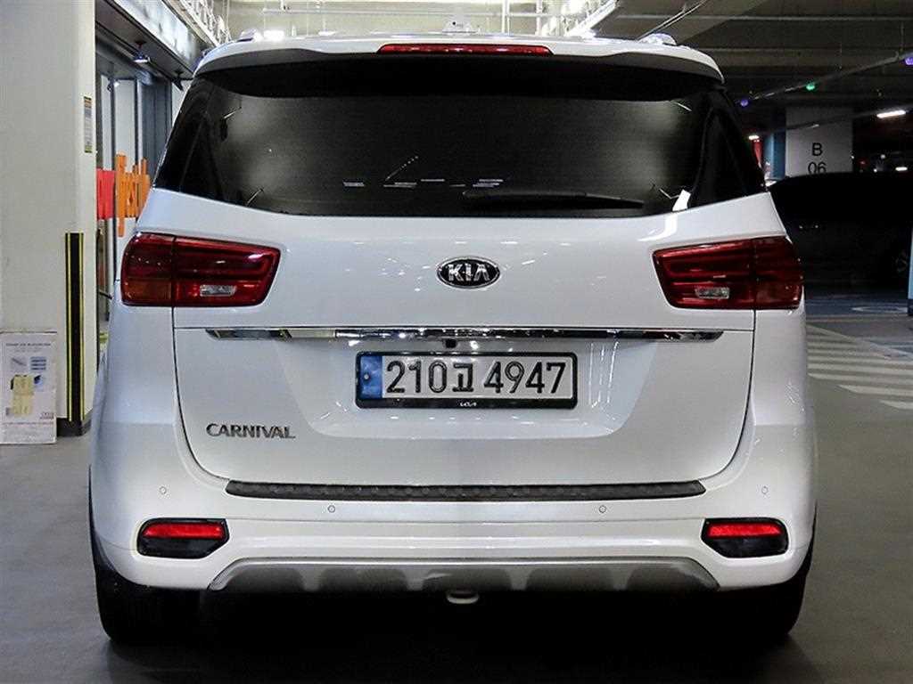 KIA Carnival - Vista 5