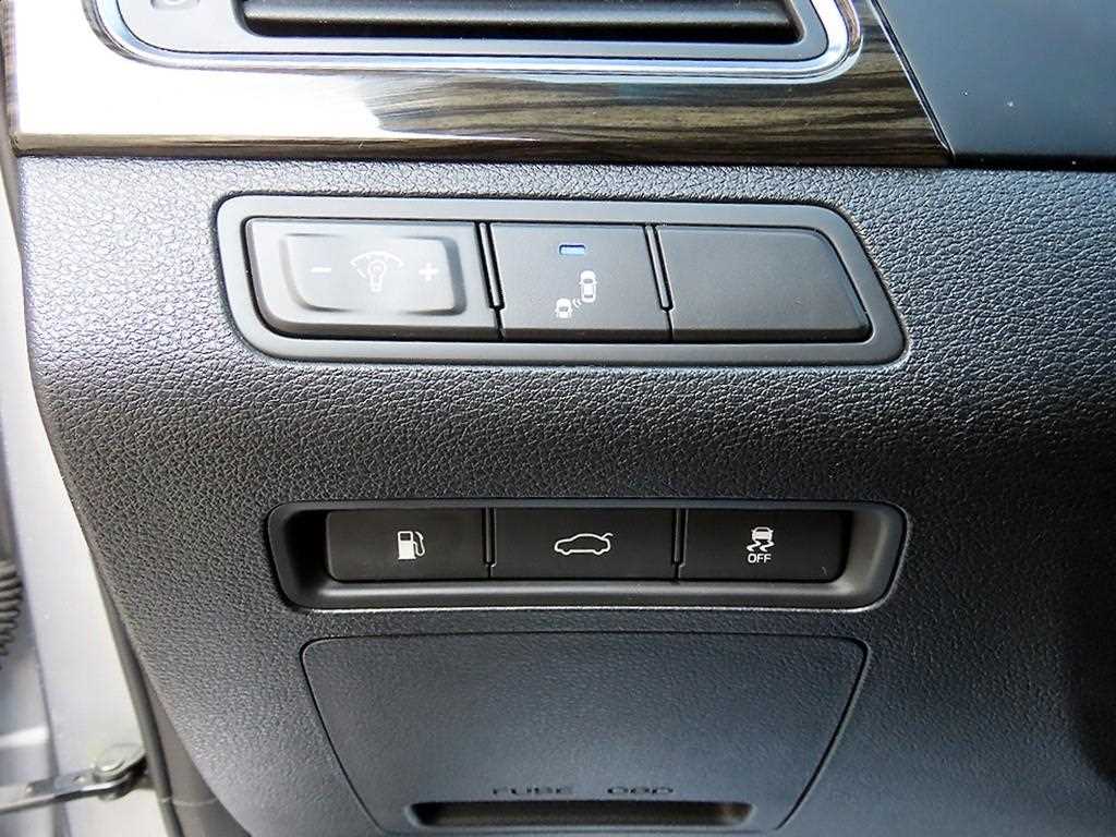 HYUNDAI Sonata - Vista 12