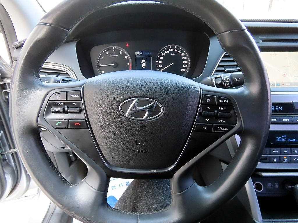 HYUNDAI Sonata - Vista 8