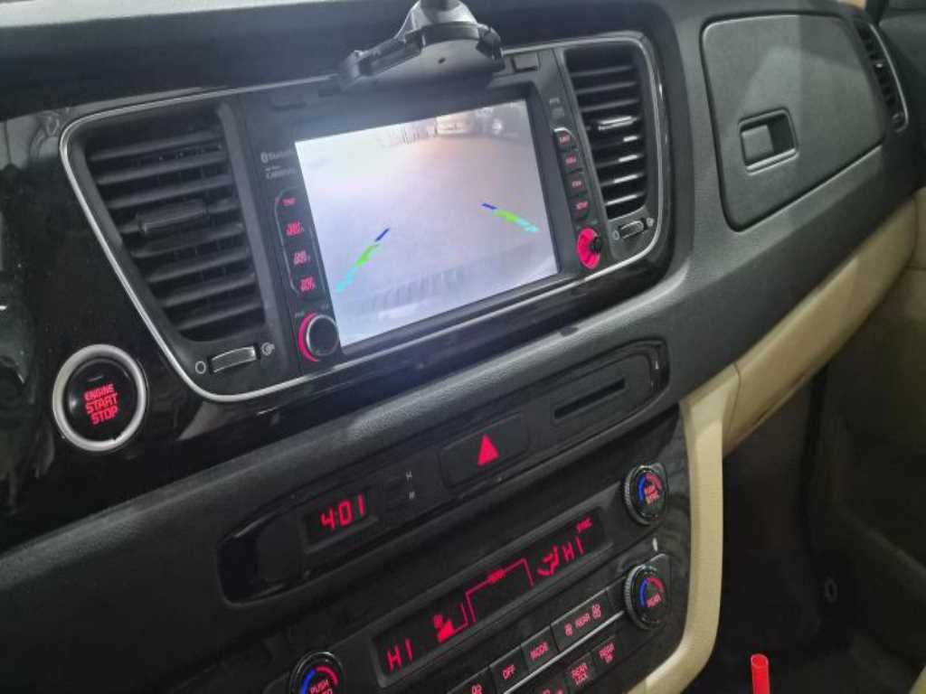 KIA Carnival - Vista 11