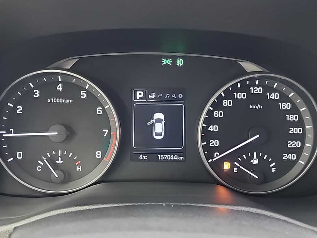 HYUNDAI Avante - Vista 6