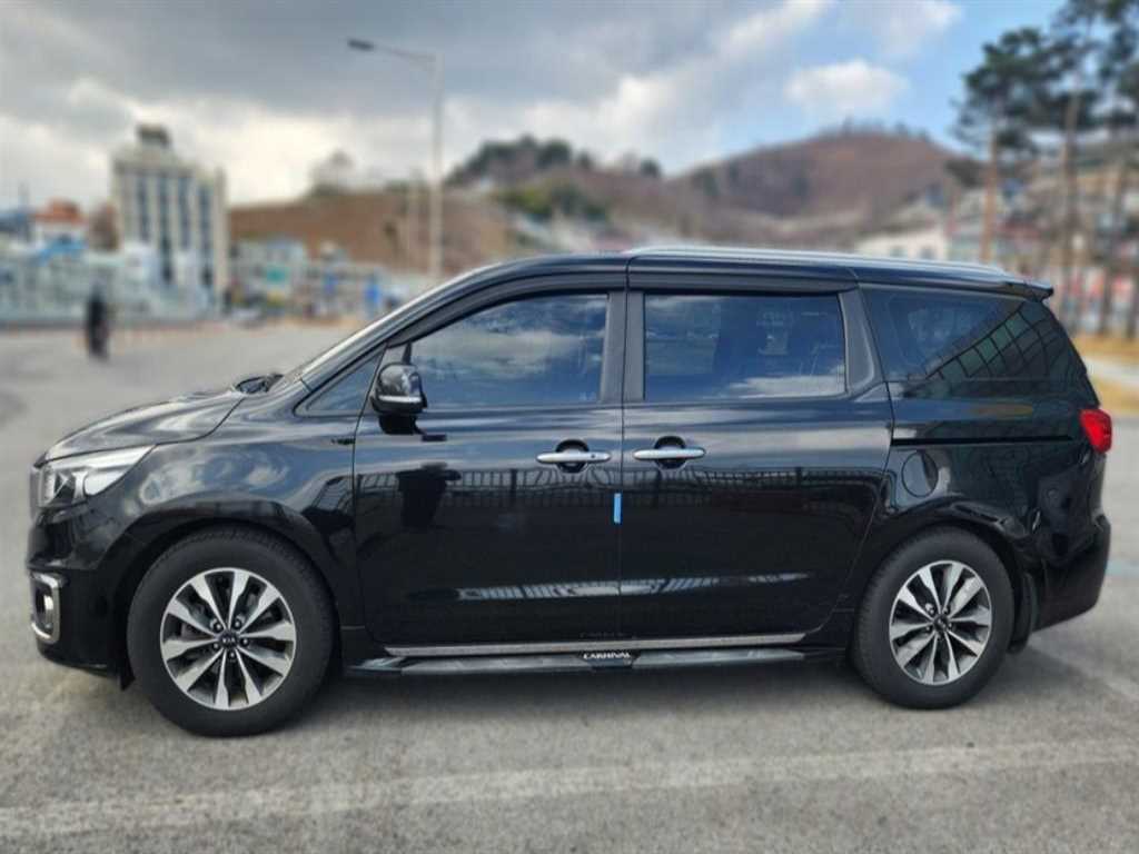 KIA Carnival - Vista 3