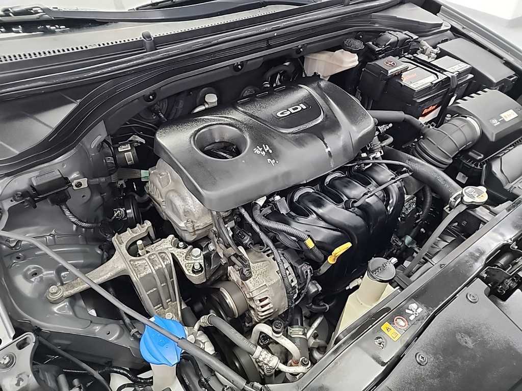 HYUNDAI Avante - Vista 5