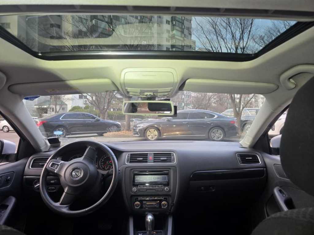 Volkswagen Jetta - Vista 11