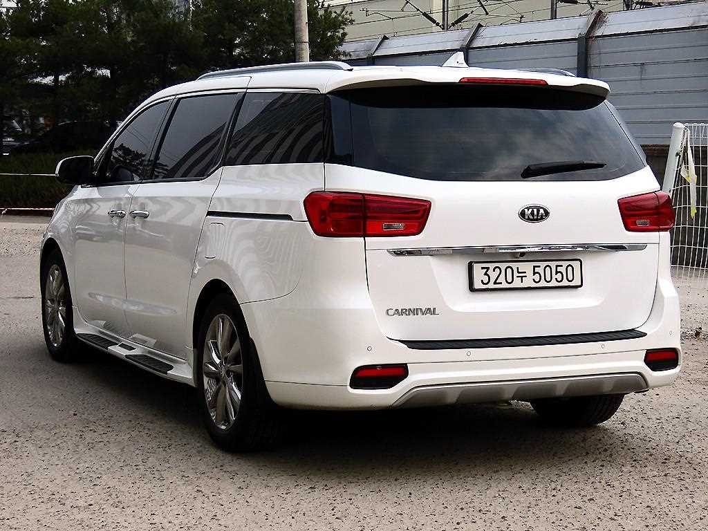 KIA Carnival - Vista 3