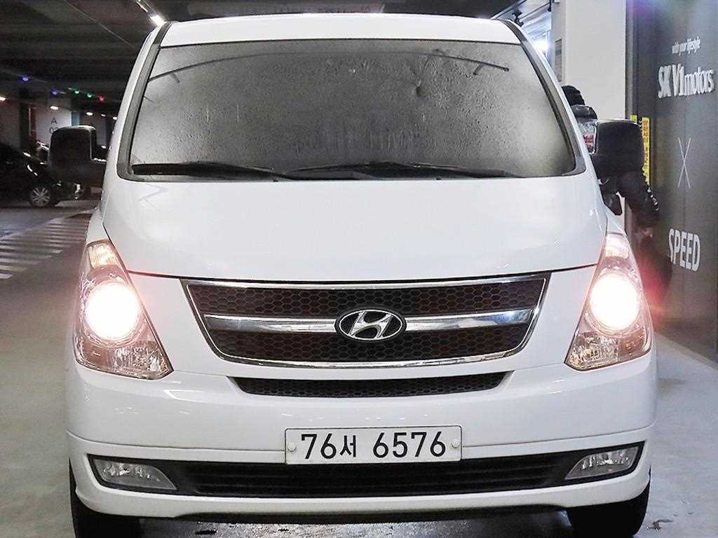 HYUNDAI Starex - Vista 2