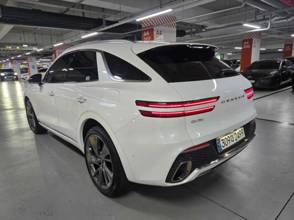 Genesis GV70 - Vista 5