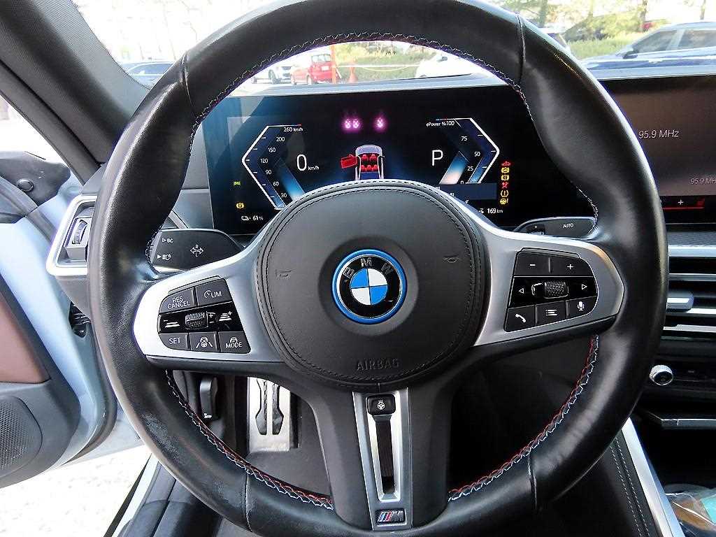 BMW i4 - Vista 8