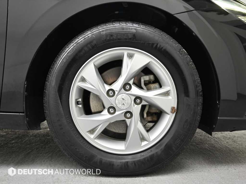 HYUNDAI Avante - Vista 5