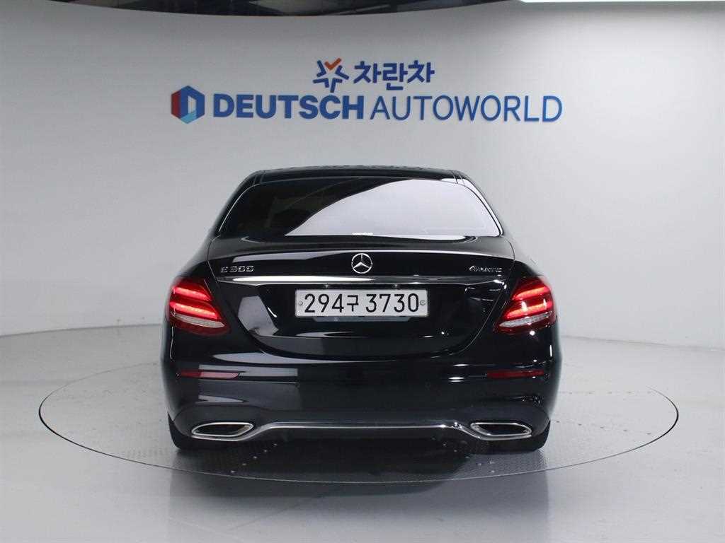 Mercedes Benz E class - Vista 4