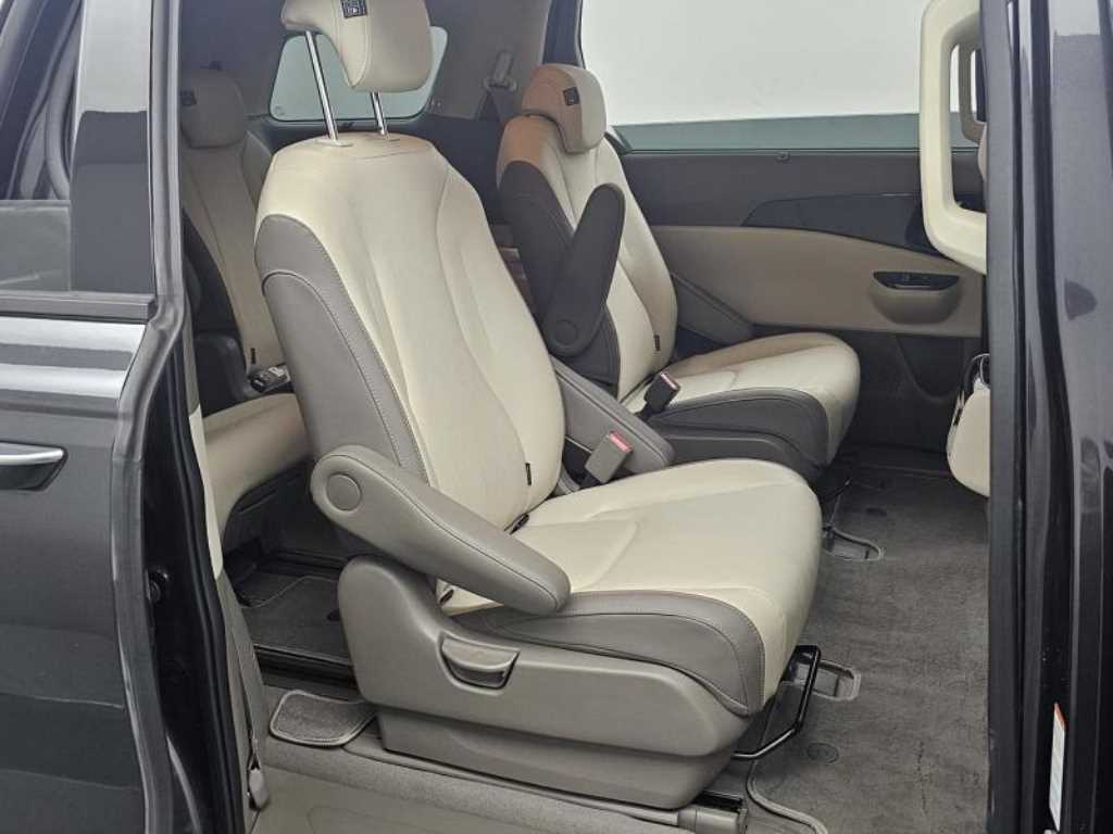 KIA Carnival - Vista 10