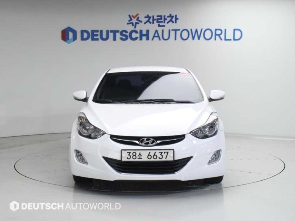 HYUNDAI Avante - Vista 3