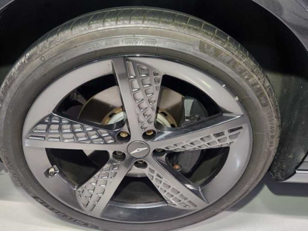 Genesis GV70 - Vista 5