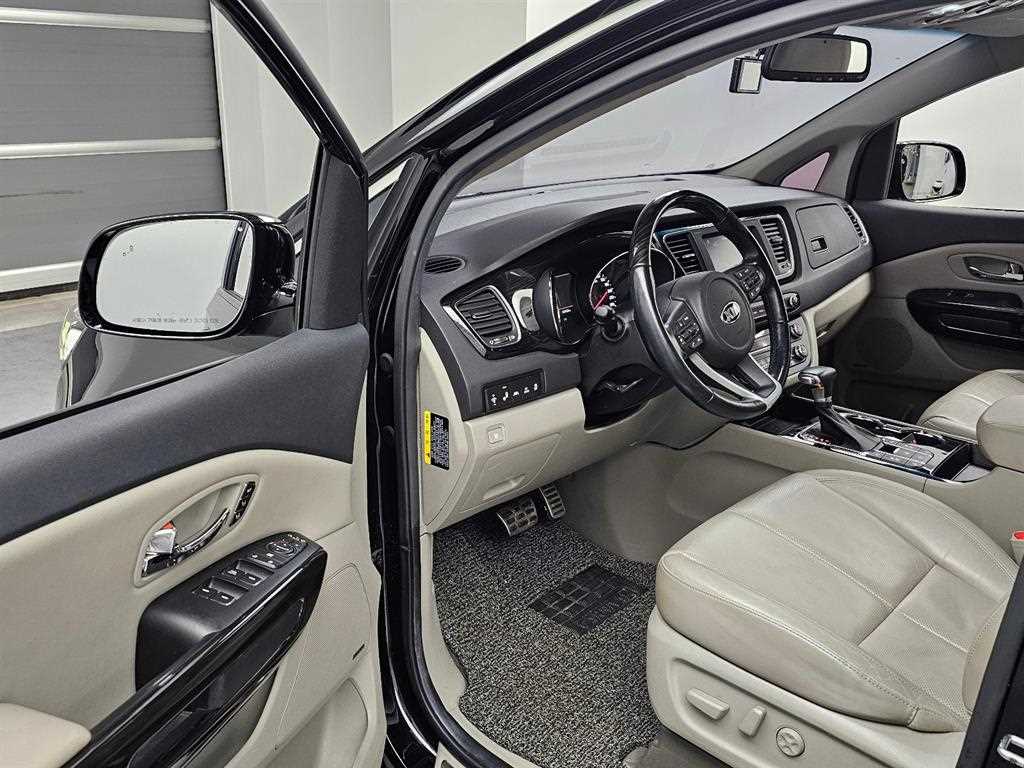 KIA Carnival - Vista 10