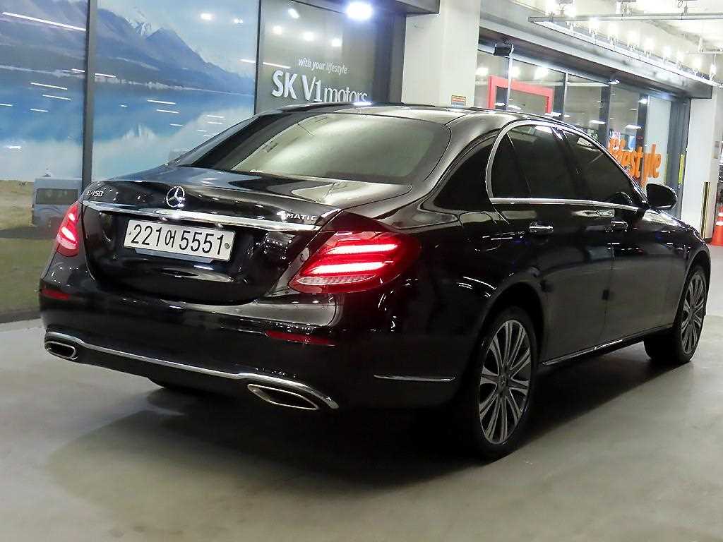 Mercedes Benz E class - Vista 4