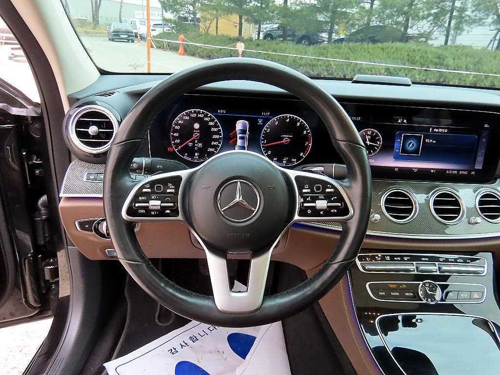 Mercedes Benz E class - Vista 8