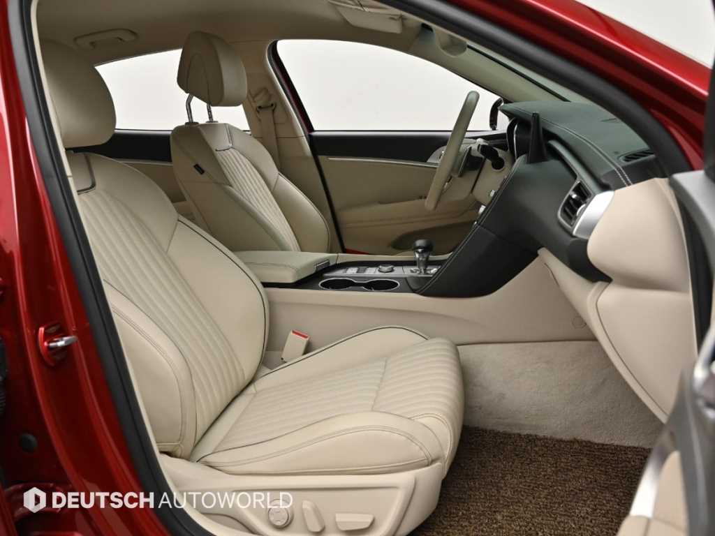 Genesis G70 - Vista 10