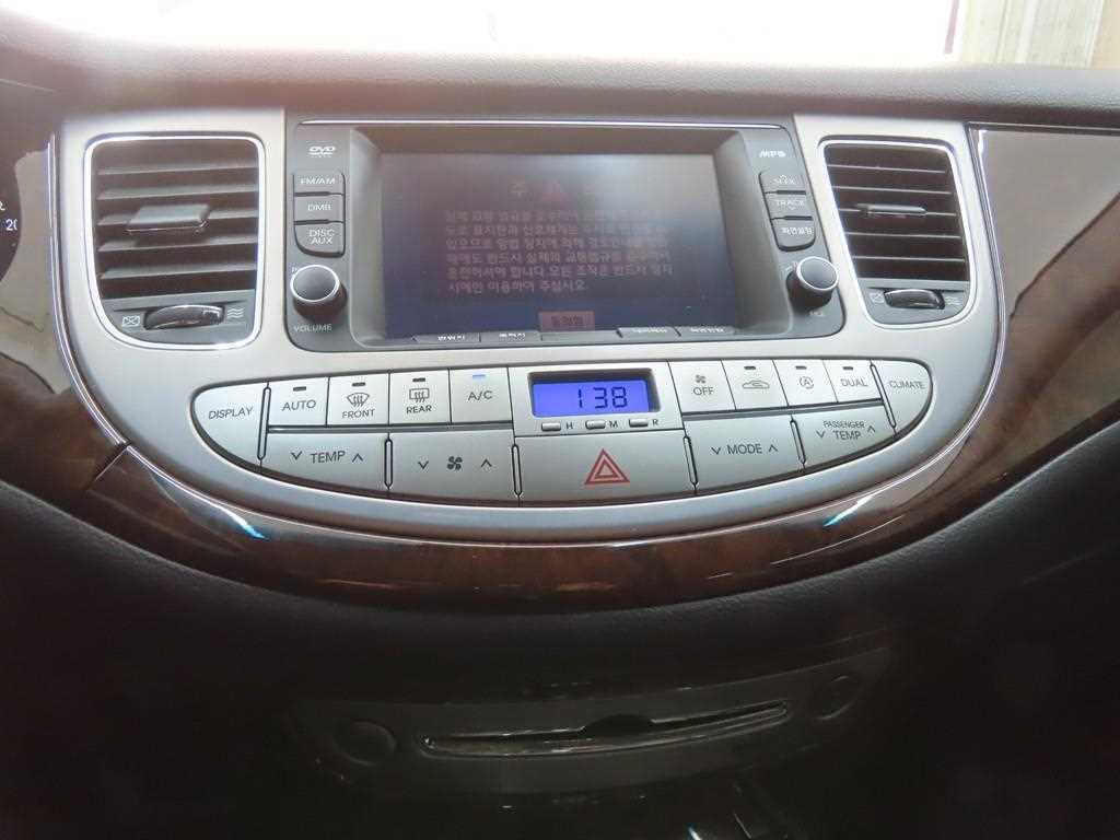HYUNDAI Genesis - Vista 12