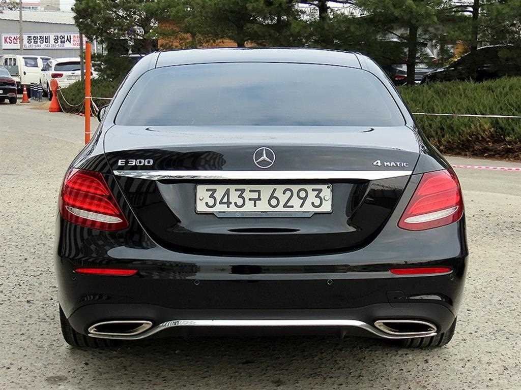 Mercedes Benz E class - Vista 4