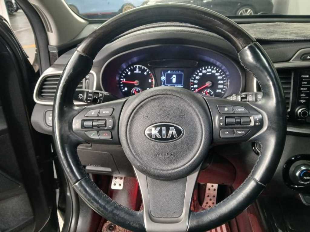 KIA Sorento - Vista 8