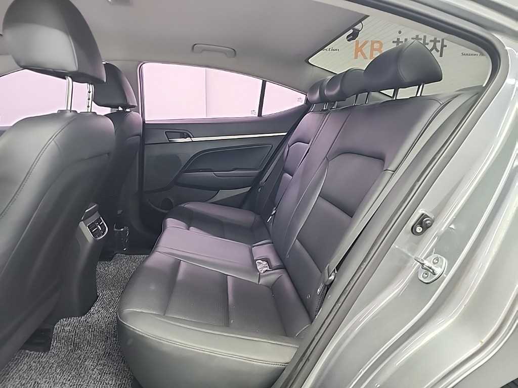 HYUNDAI Avante - Vista 12