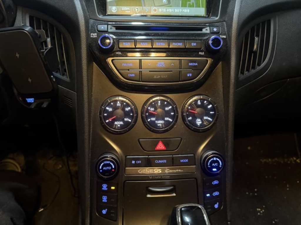 HYUNDAI Genesis - Vista 10