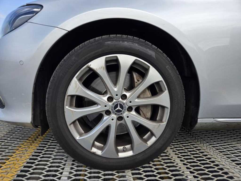 Mercedes Benz E class - Vista 7