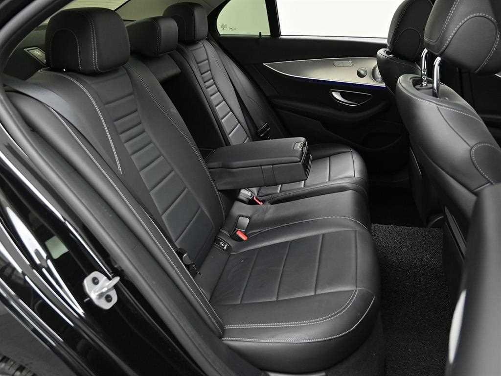 Mercedes Benz E class - Vista 12