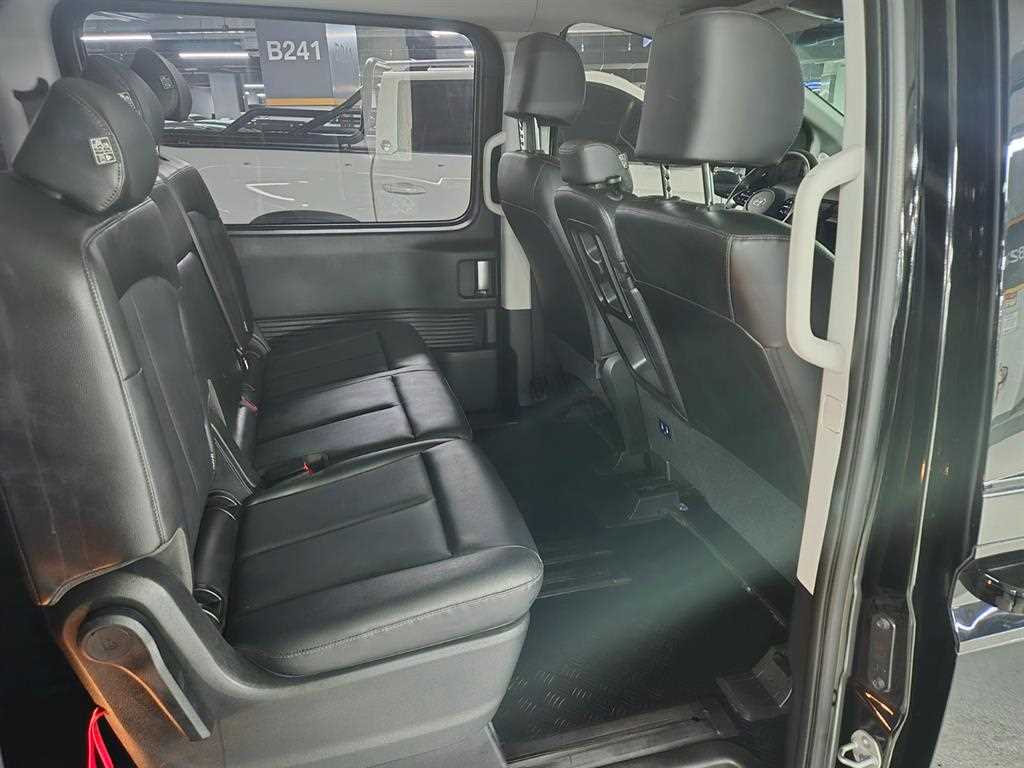 HYUNDAI Staria - Vista 12