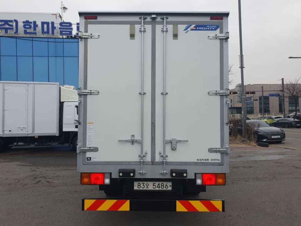 medium and large cargo truck - Vista 4