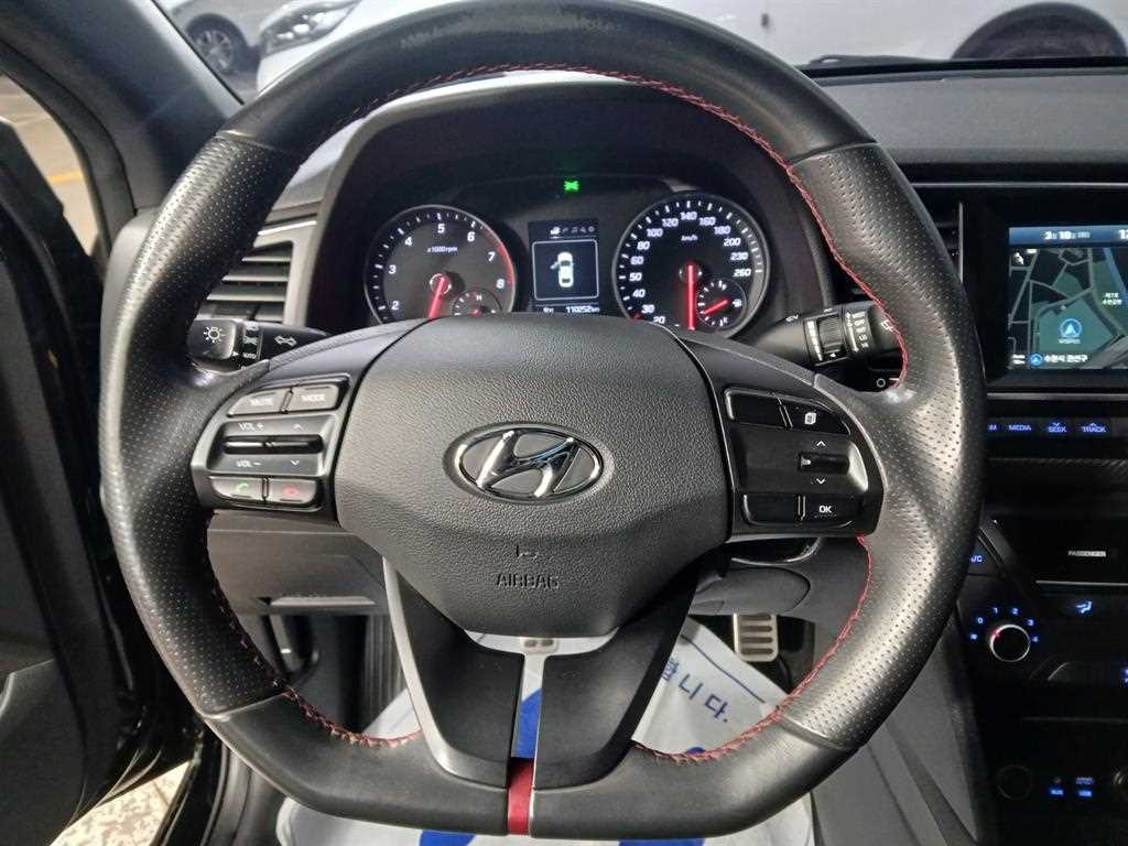 HYUNDAI Avante - Vista 8