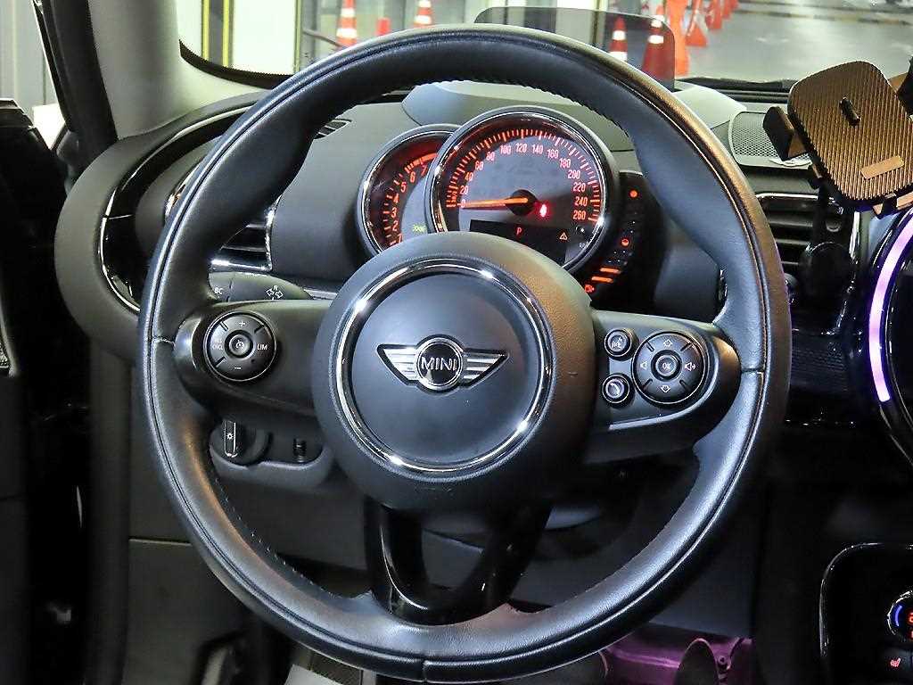 Mini Clubman - Vista 8