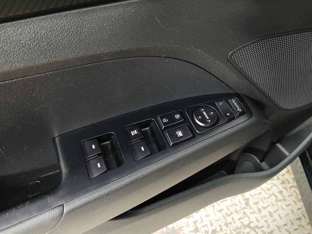 HYUNDAI Avante - Vista 10