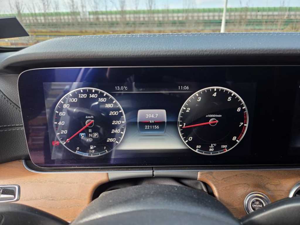 Mercedes Benz E class - Vista 4