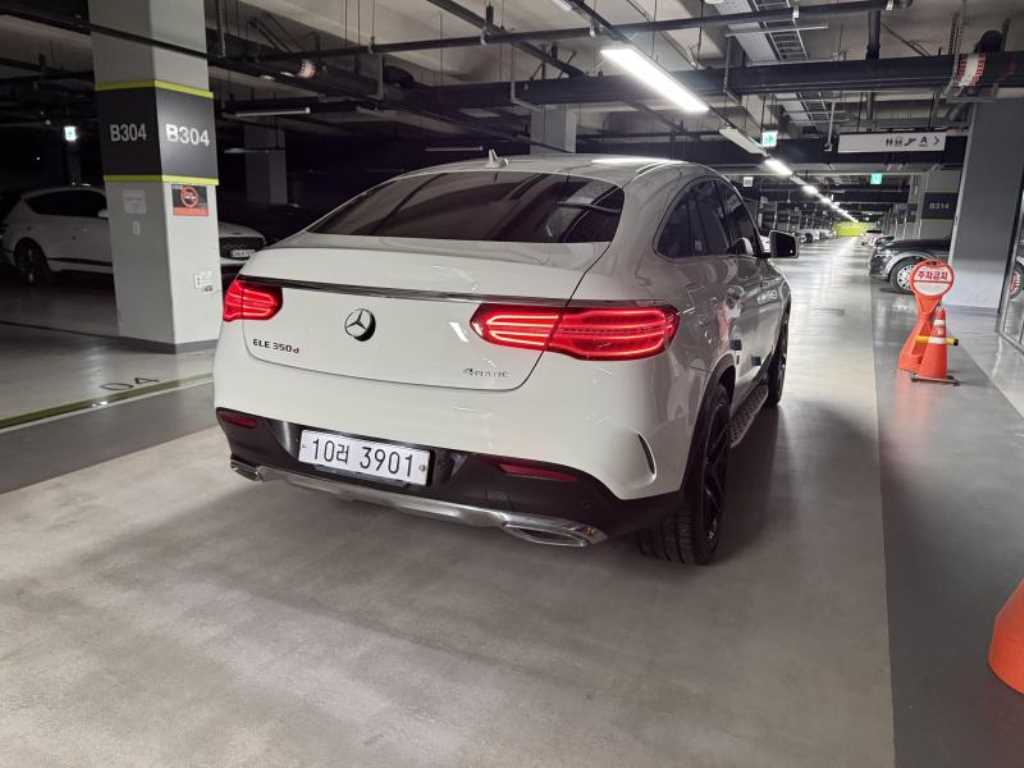 Mercedes Benz GLE Class - Vista 3