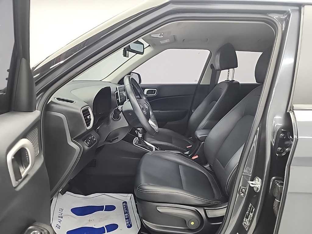 HYUNDAI Venue - Vista 11