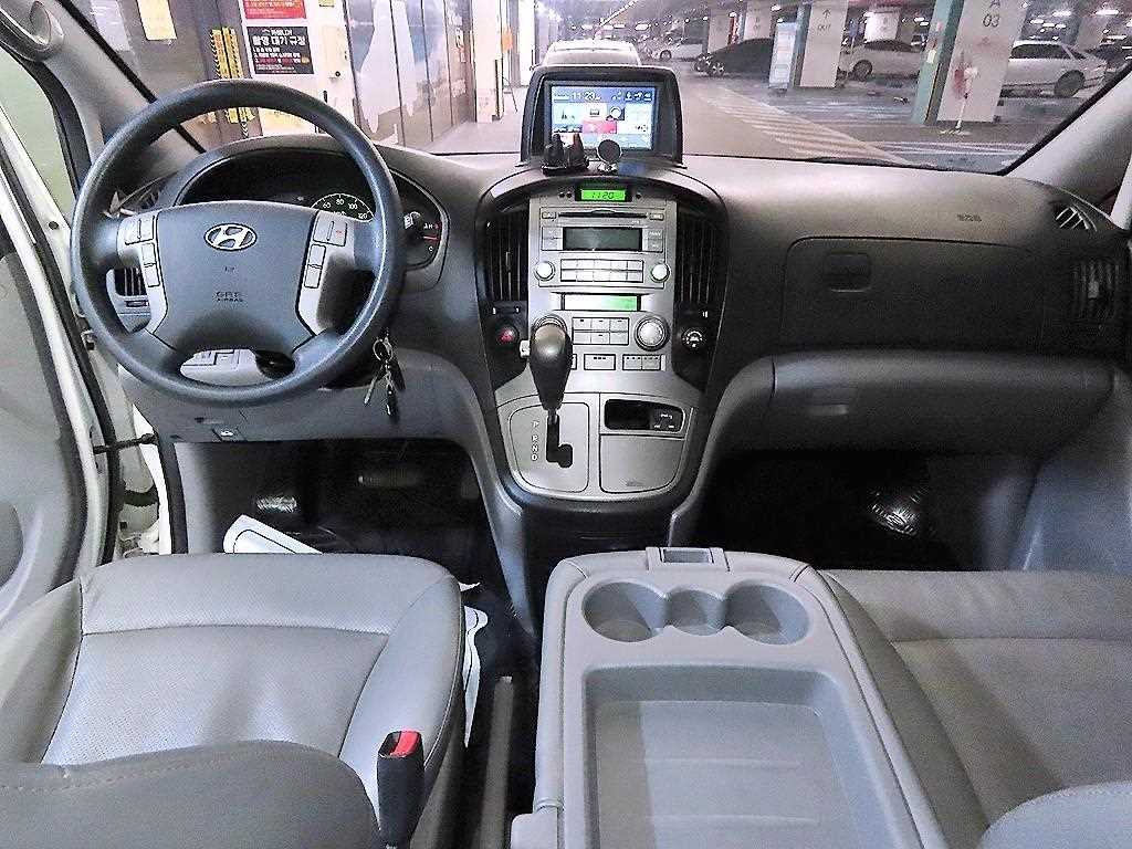 HYUNDAI Starex - Vista 10