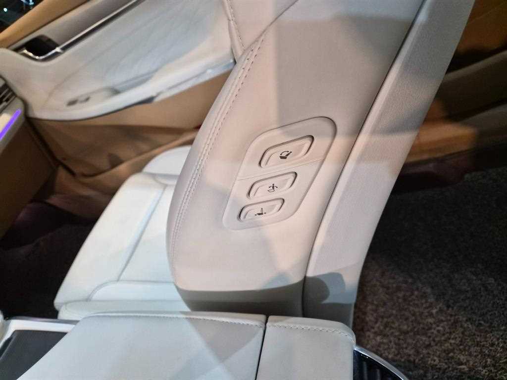 HYUNDAI Grandeur - Vista 9