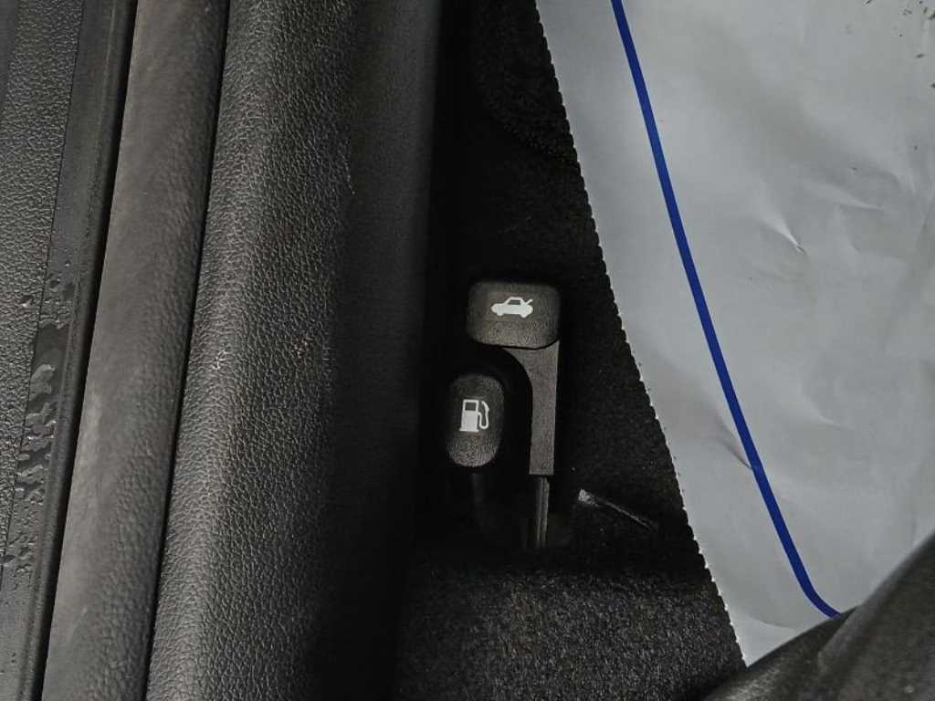 HYUNDAI Avante - Vista 11