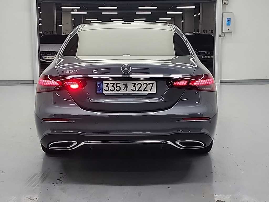 Mercedes Benz E class - Vista 4