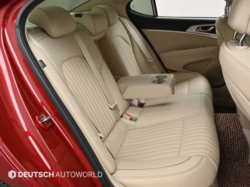 Genesis G70 - Vista 12