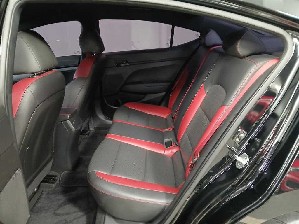 HYUNDAI Avante - Vista 7