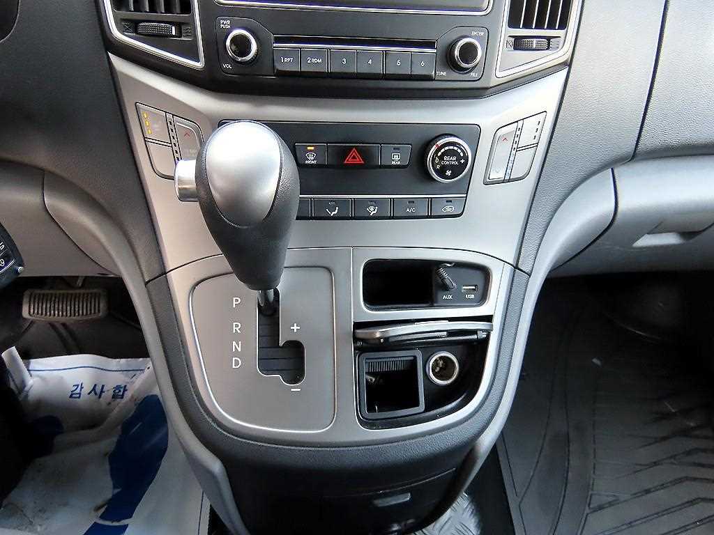 HYUNDAI Starex - Vista 11