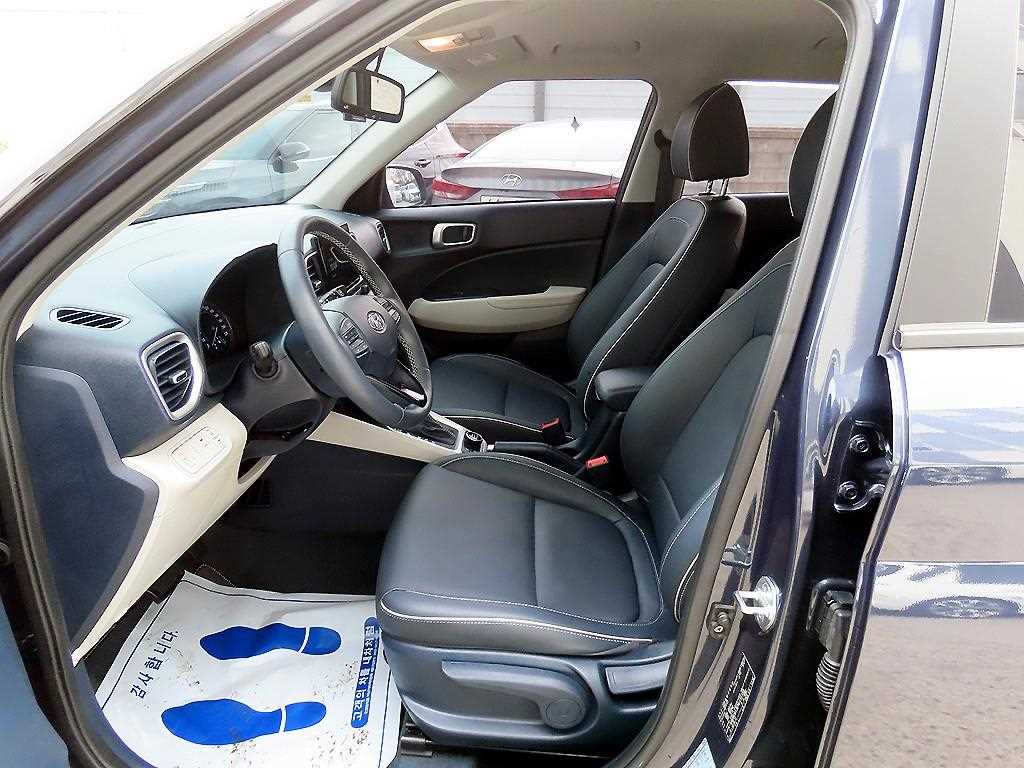 HYUNDAI Venue - Vista 5