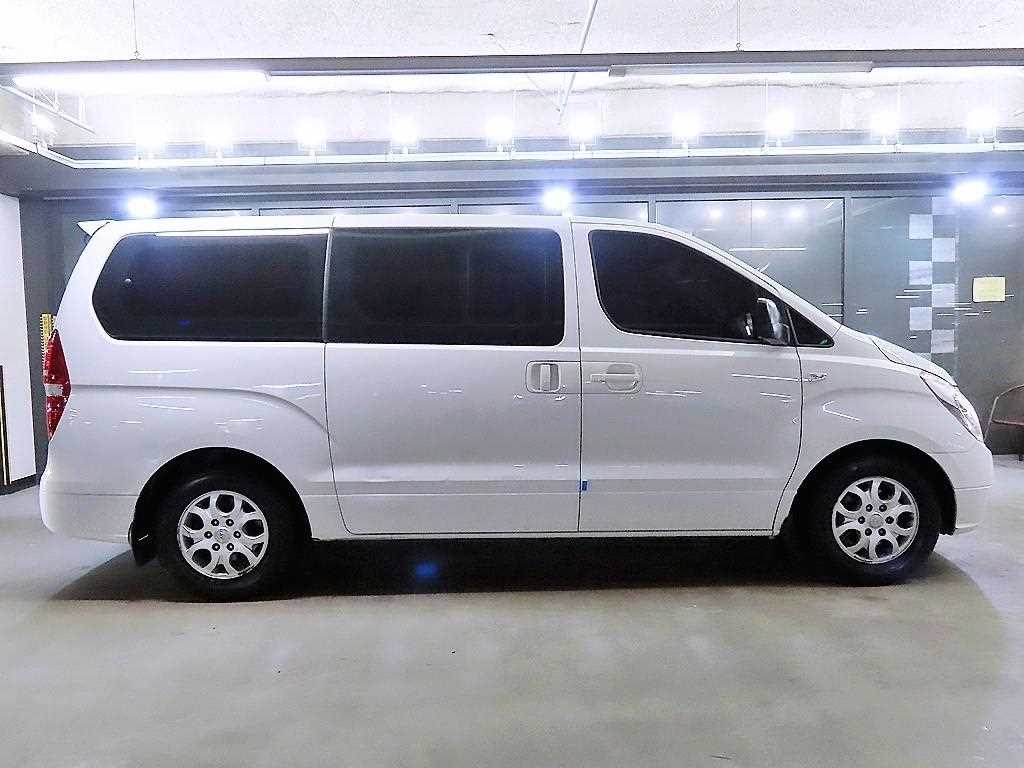 HYUNDAI Starex - Vista 3