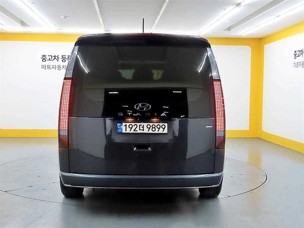HYUNDAI Staria - Vista 3