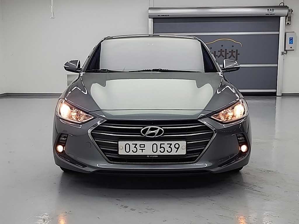 HYUNDAI Avante - Vista 2